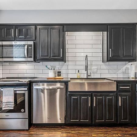 Luxe Condo In City Center Уэйко Экстерьер фото