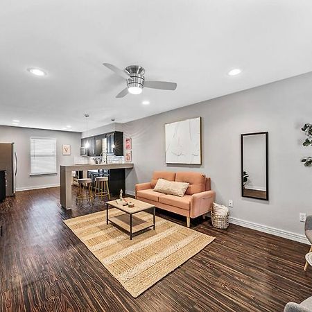 Luxe Condo In City Center Уэйко Экстерьер фото
